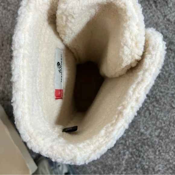 Manitobah Anakwa Tall Mukluk in Oak / Chene | Size 8 - Picture 5 of 8